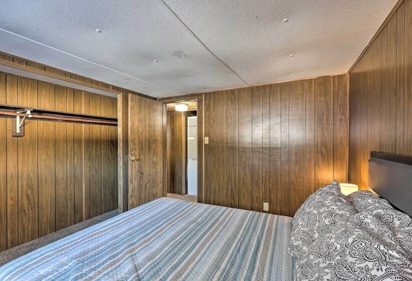 Cozy Cabin Retreat W/ Onsite Trail Access!