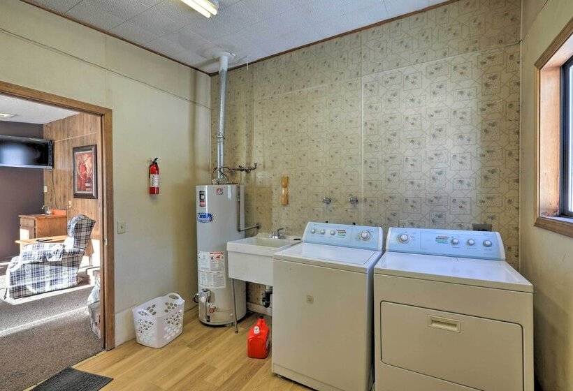 Cozy Cabin Retreat W/ Onsite Trail Access!