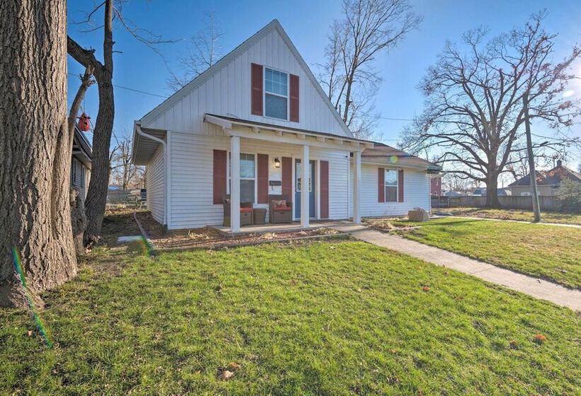 Cozy Cedar Rapids Pad   2 Blocks To Mercy Care!