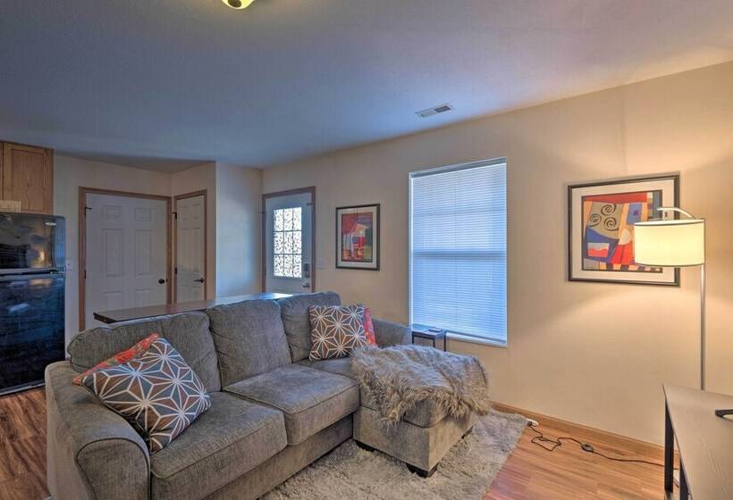 Cozy Cedar Rapids Pad   2 Blocks To Mercy Care!