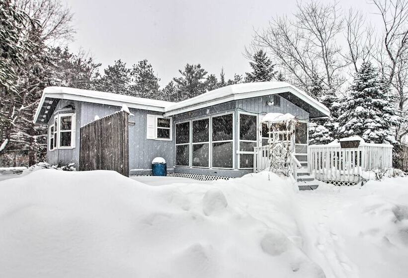 Cozy Crosby Cabin Near Serpent Lake + Main St