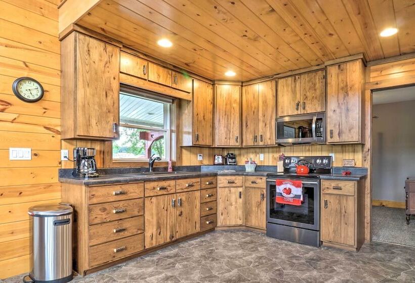 Cozy Haven Of Rest Home W/ Amish Country Views!
