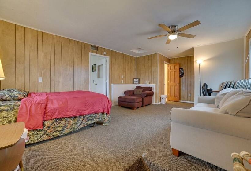 Cozy Houghton Lake Heights Cottage W/ Private Yard