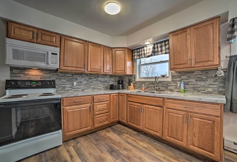 Cozy Houghton Lake Heights Cottage W/ Private Yard