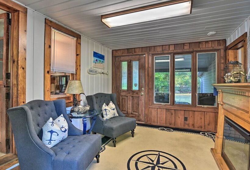Cozy Lakefront Lapeer House W/ 2 Paddle Boats!