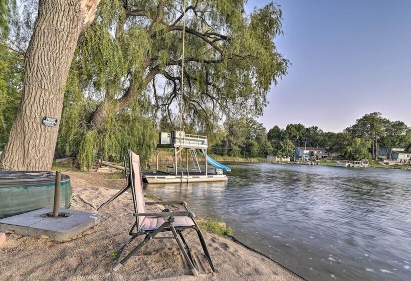 Cozy Lakefront Lapeer House W/ 2 Paddle Boats!