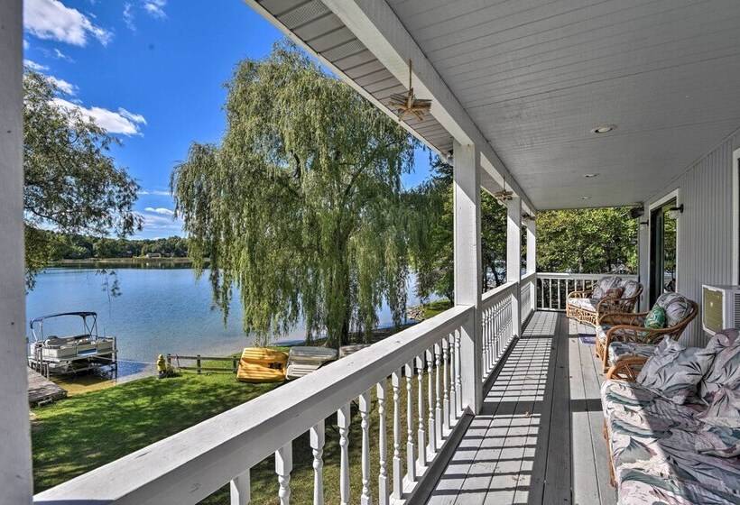 Cozy Lakefront Lapeer House W/ 2 Paddle Boats!