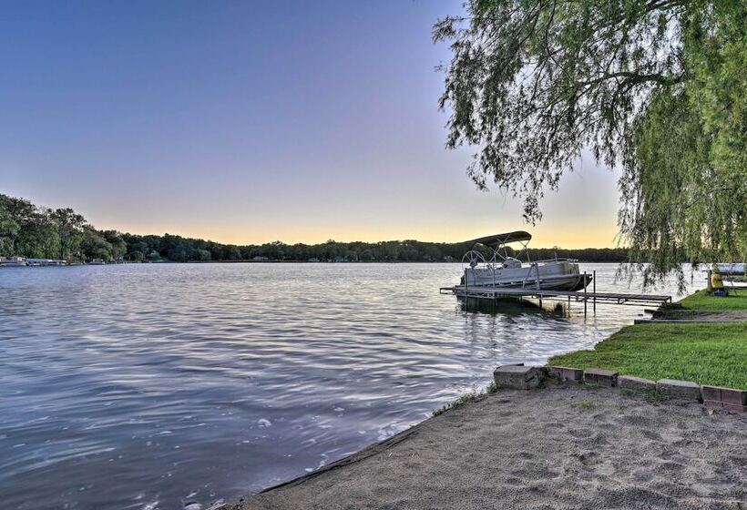 Cozy Lakefront Lapeer House W/ 2 Paddle Boats!