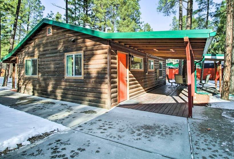 Cozy Lakeside Cabin: Walk To Rainbow Lake!