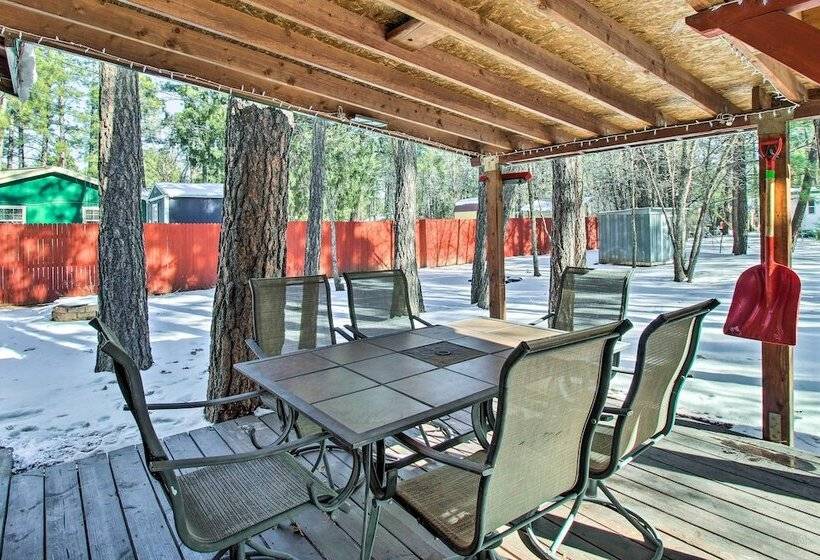 Cozy Lakeside Cabin: Walk To Rainbow Lake!