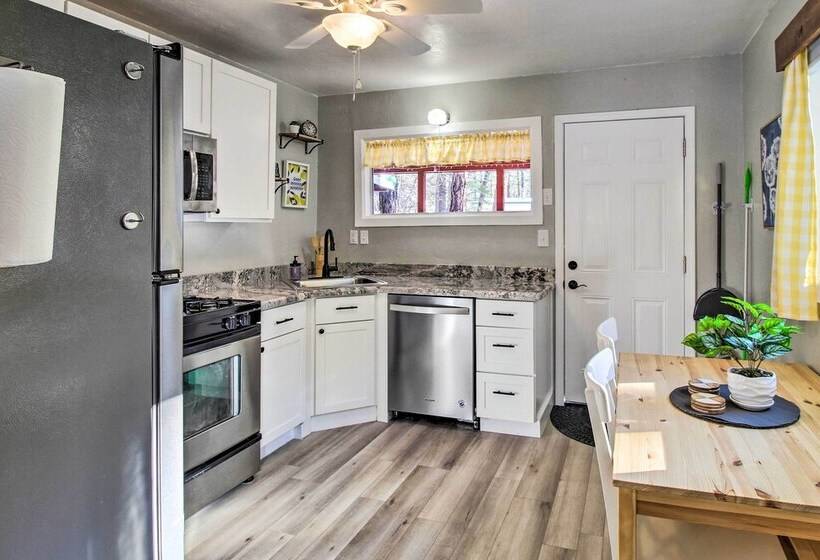 Cozy Lakeside Cabin: Walk To Rainbow Lake!