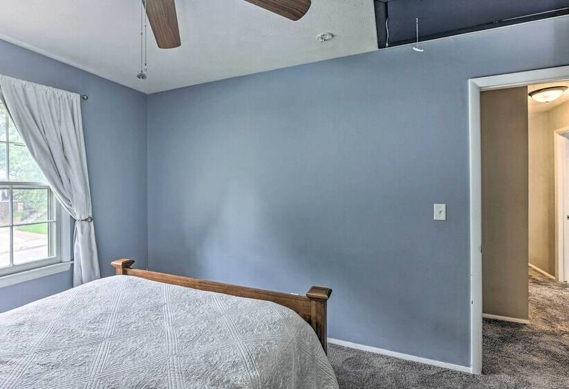 Cozy Omaha Home: Walk To Dining, Pets Welcome