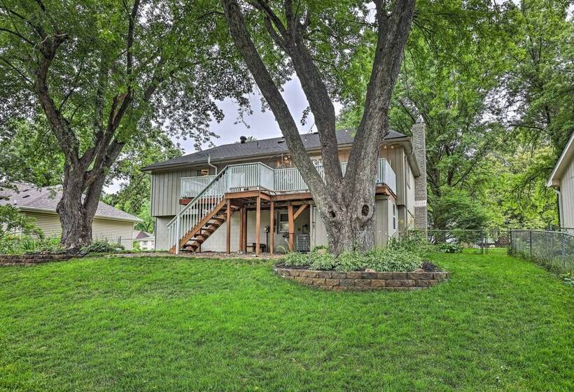 Cozy Omaha Home: Walk To Dining, Pets Welcome