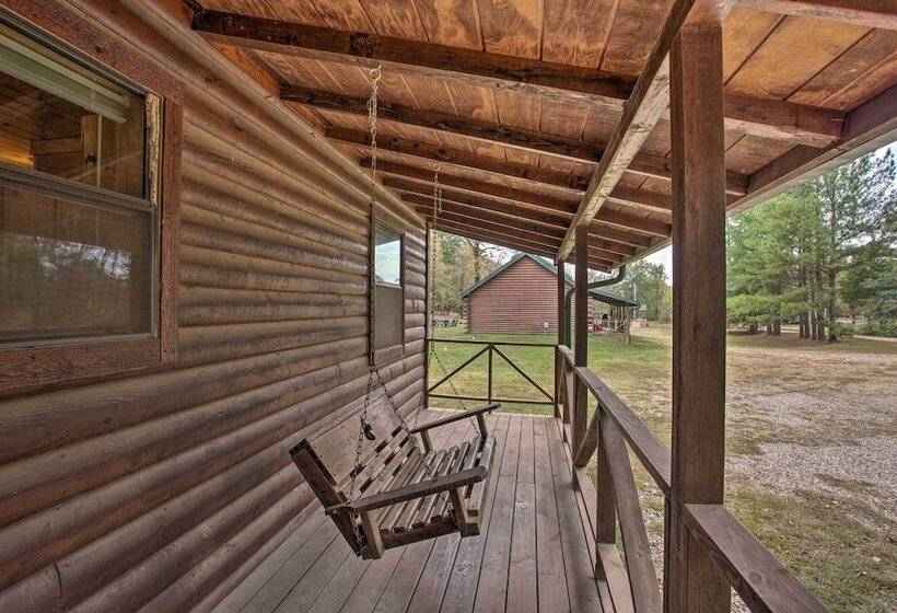 Cozy Starlight Cabin: 6 Miles To Beavers Bend!