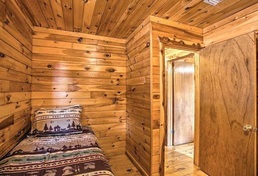 Cozy Starlight Cabin: 6 Miles To Beavers Bend!