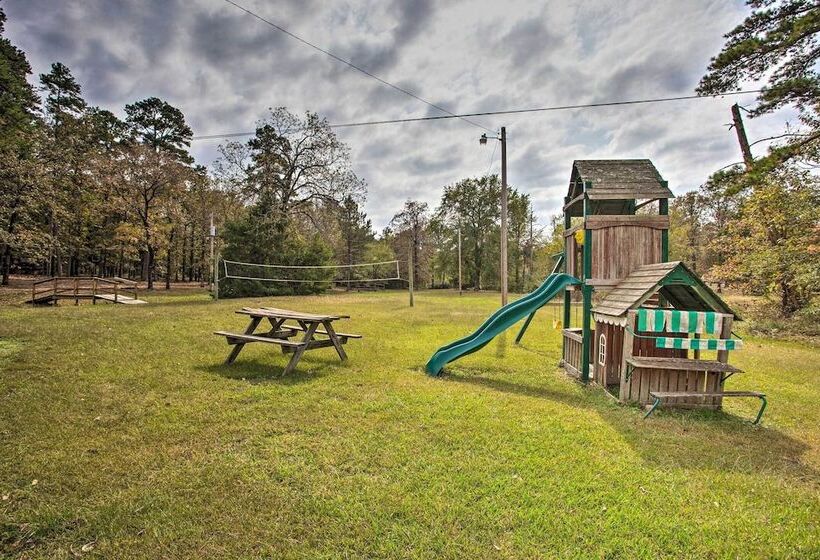 Cozy Starlight Cabin: 6 Miles To Beavers Bend!