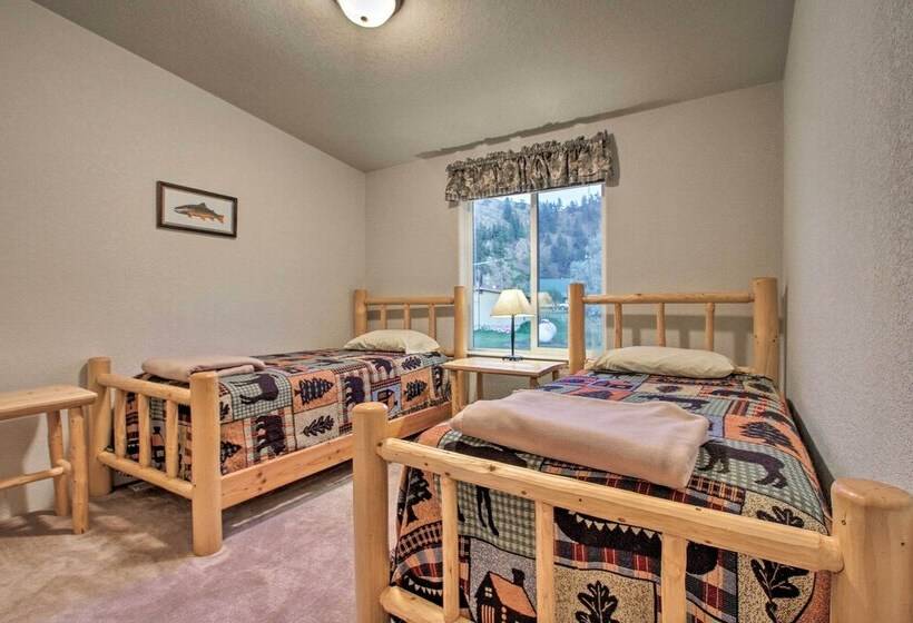 Craig Area Fly Fishing Hot Spot: Walk To River!