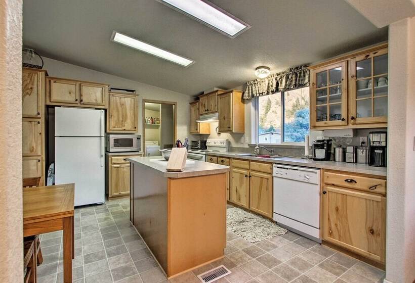 Craig Area Fly Fishing Hot Spot: Walk To River!