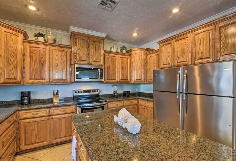 Walk To Shore: Crystal Beach Family Home W/ Deck!