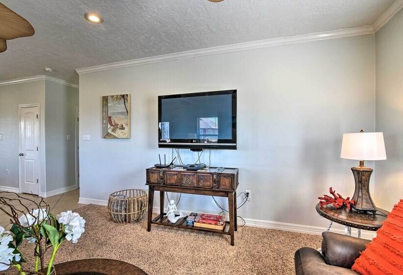 Walk To Shore: Crystal Beach Family Home W/ Deck!