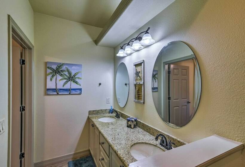 Walk To Shore: Family Retreat In Crystal Beach!