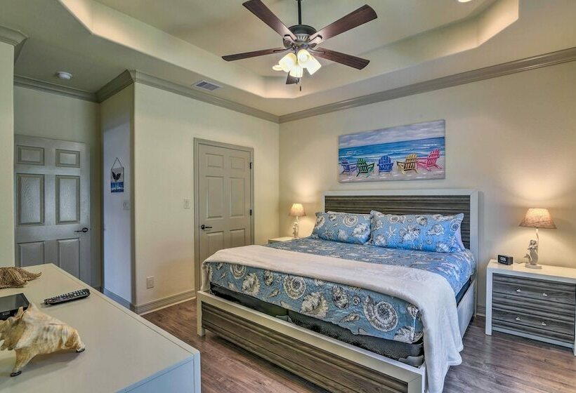 Walk To Shore: Family Retreat In Crystal Beach!