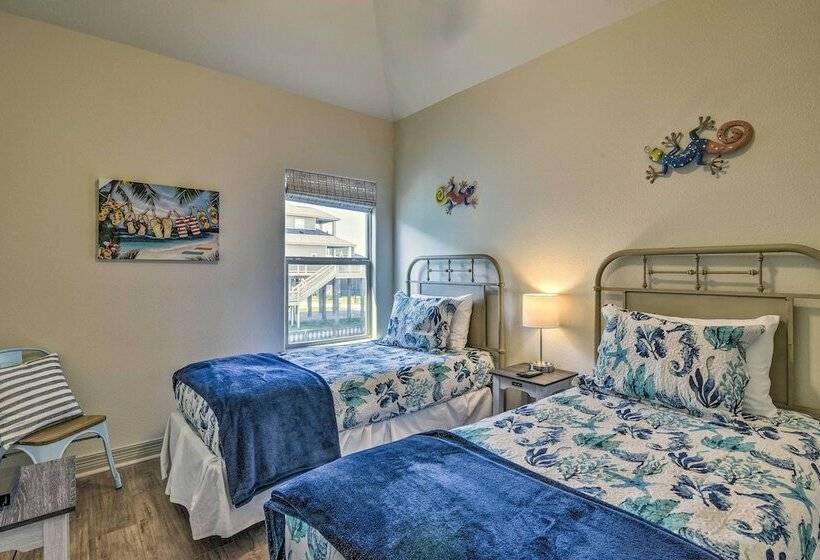 Walk To Shore: Family Retreat In Crystal Beach!