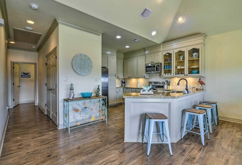 Walk To Shore: Family Retreat In Crystal Beach!