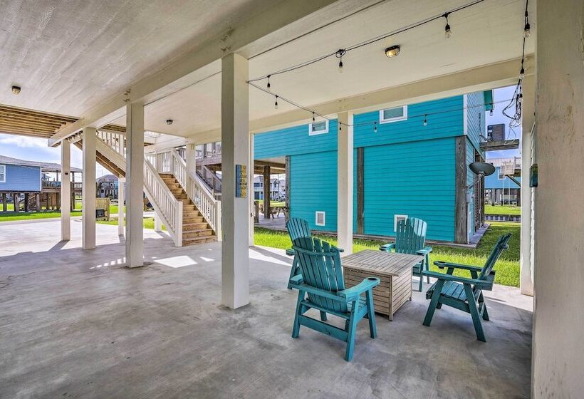 Walk To Shore: Family Retreat In Crystal Beach!