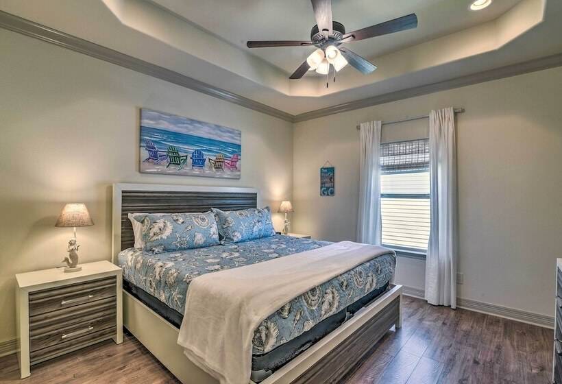 Walk To Shore: Family Retreat In Crystal Beach!