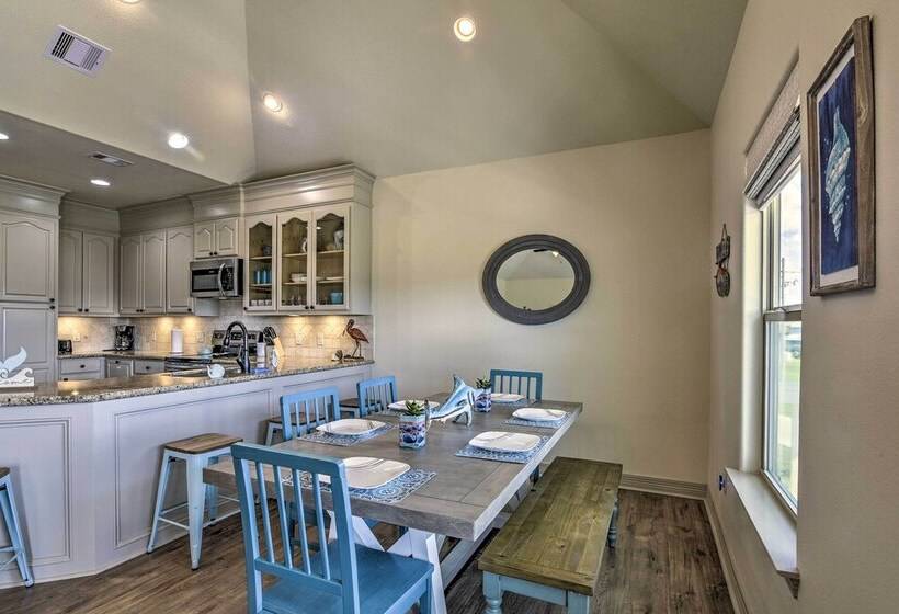 Walk To Shore: Family Retreat In Crystal Beach!