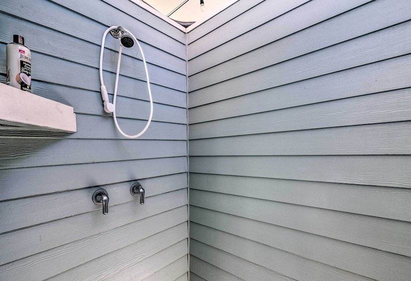 Walk To Shore: Family Retreat In Crystal Beach!