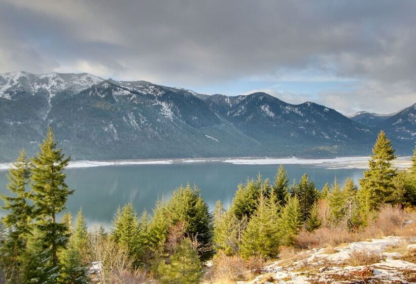 Dazzling Cle Elum Home W/ Game Room & Fire Pit!