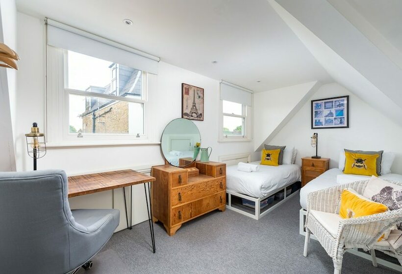 Delightful Family Home With Garden In Balham By Underthedoormat