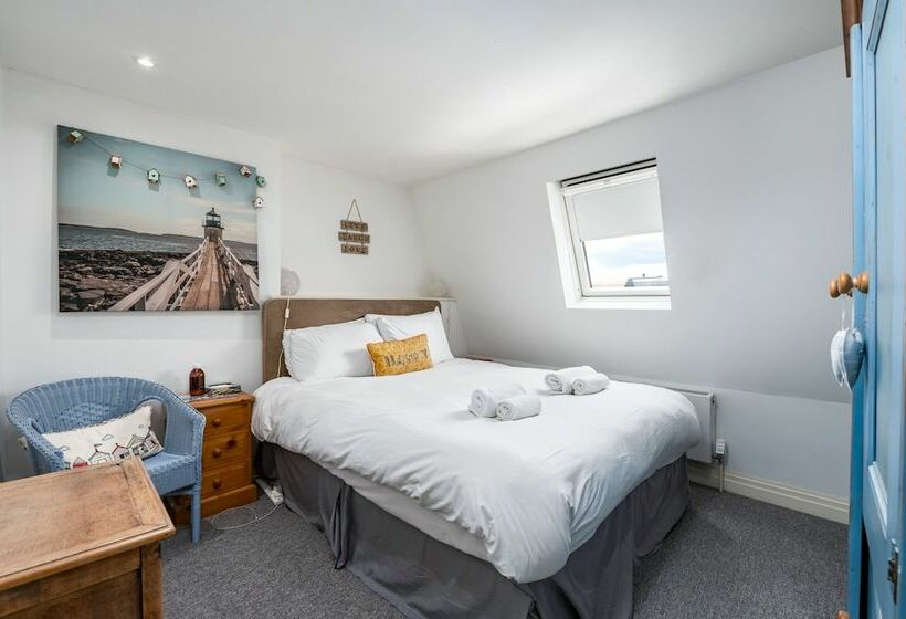 Delightful Family Home With Garden In Balham By Underthedoormat