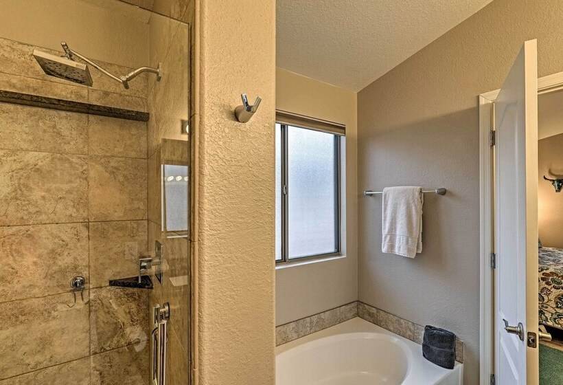 Desert Dwelling Near Trails & Tucson Art Scene!