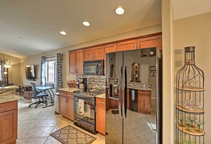 Desert Dwelling Near Trails & Tucson Art Scene!