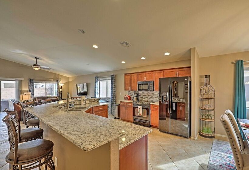 Desert Dwelling Near Trails & Tucson Art Scene!