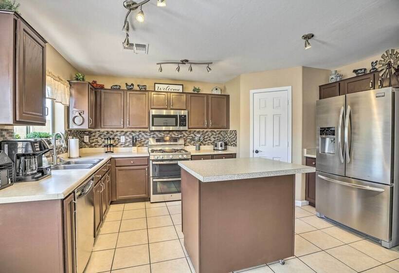 Dreamy El Mirage Oasis < 12 Mi To Golf & Hike