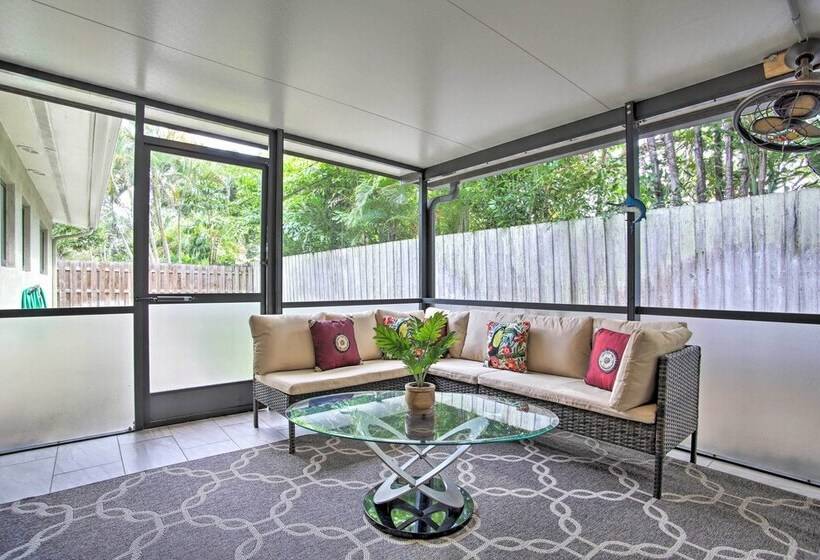 Dreamy Wilton Manors Oasis: Dine, Shop & Swim!