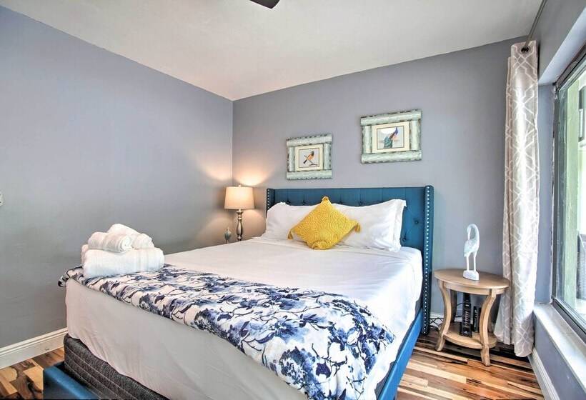 Dreamy Wilton Manors Oasis: Dine, Shop & Swim!