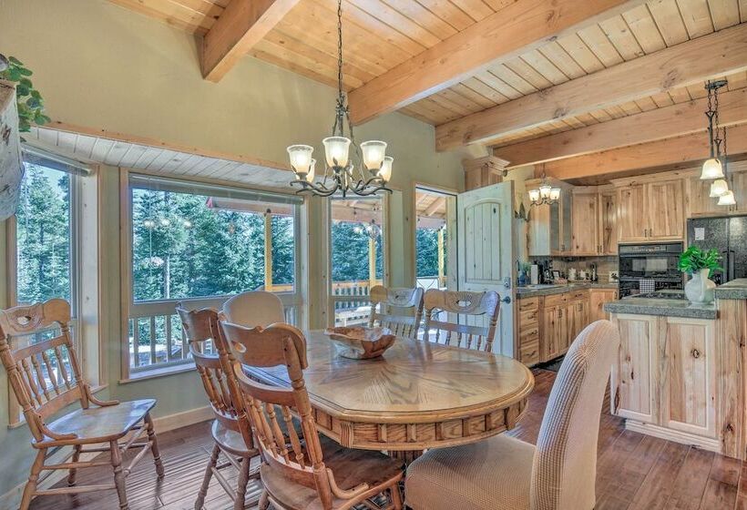 Duck Creek Village Cabin: Hike, Ski, & Bike!