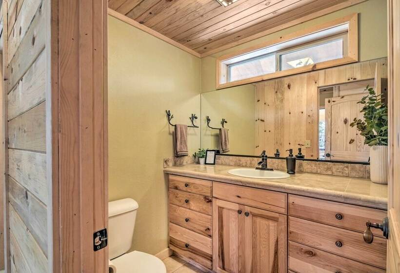 Duck Creek Village Cabin: Hike, Ski, & Bike!