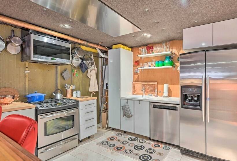 Edmonds Apartment With Private Wine Cellar!