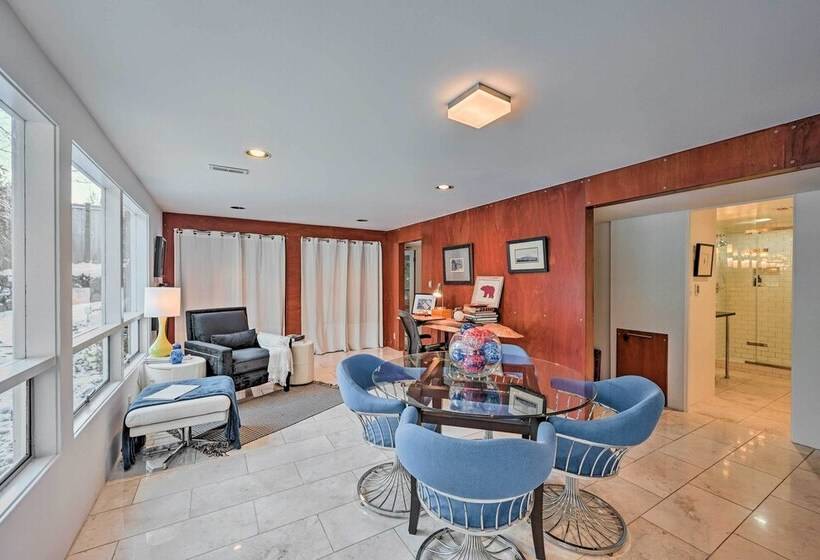 Edmonds Apartment With Private Wine Cellar!