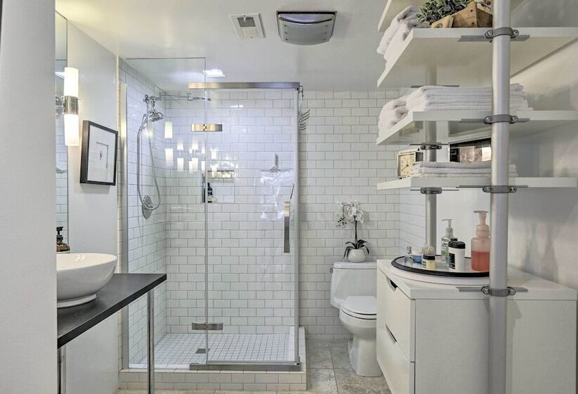 Edmonds Apartment With Private Wine Cellar!