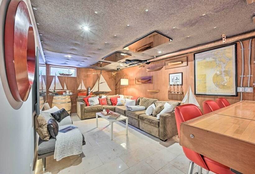 Edmonds Apartment With Private Wine Cellar!