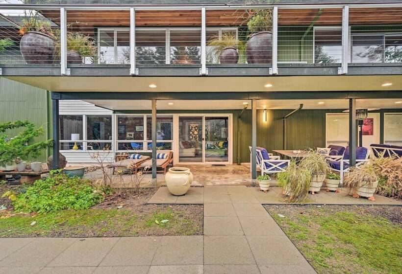 Edmonds Apartment With Private Wine Cellar!