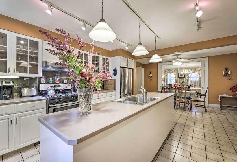 Elegant Norwich House W/ Billiards Room & Ballroom