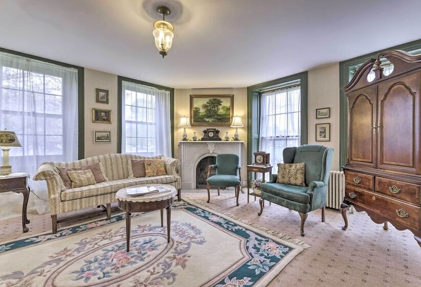 Elegant Norwich House W/ Billiards Room & Ballroom